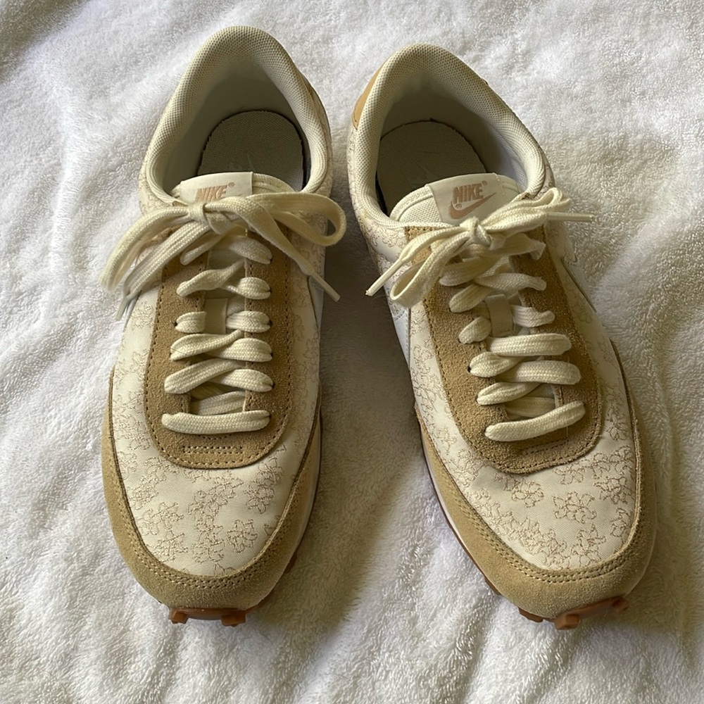 NIKE Daybreak Sneakers Womens US9 EUC